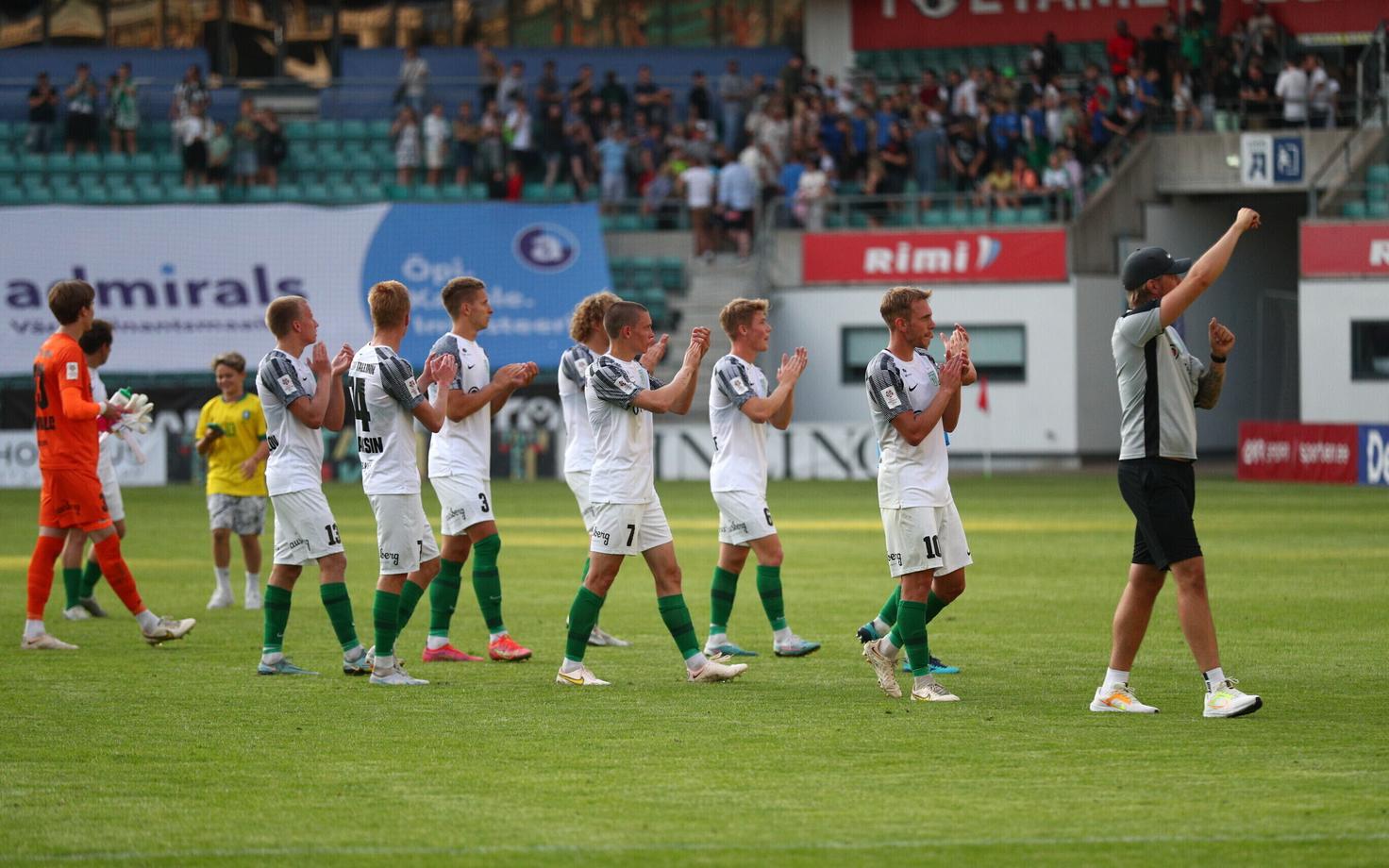 Футболисты