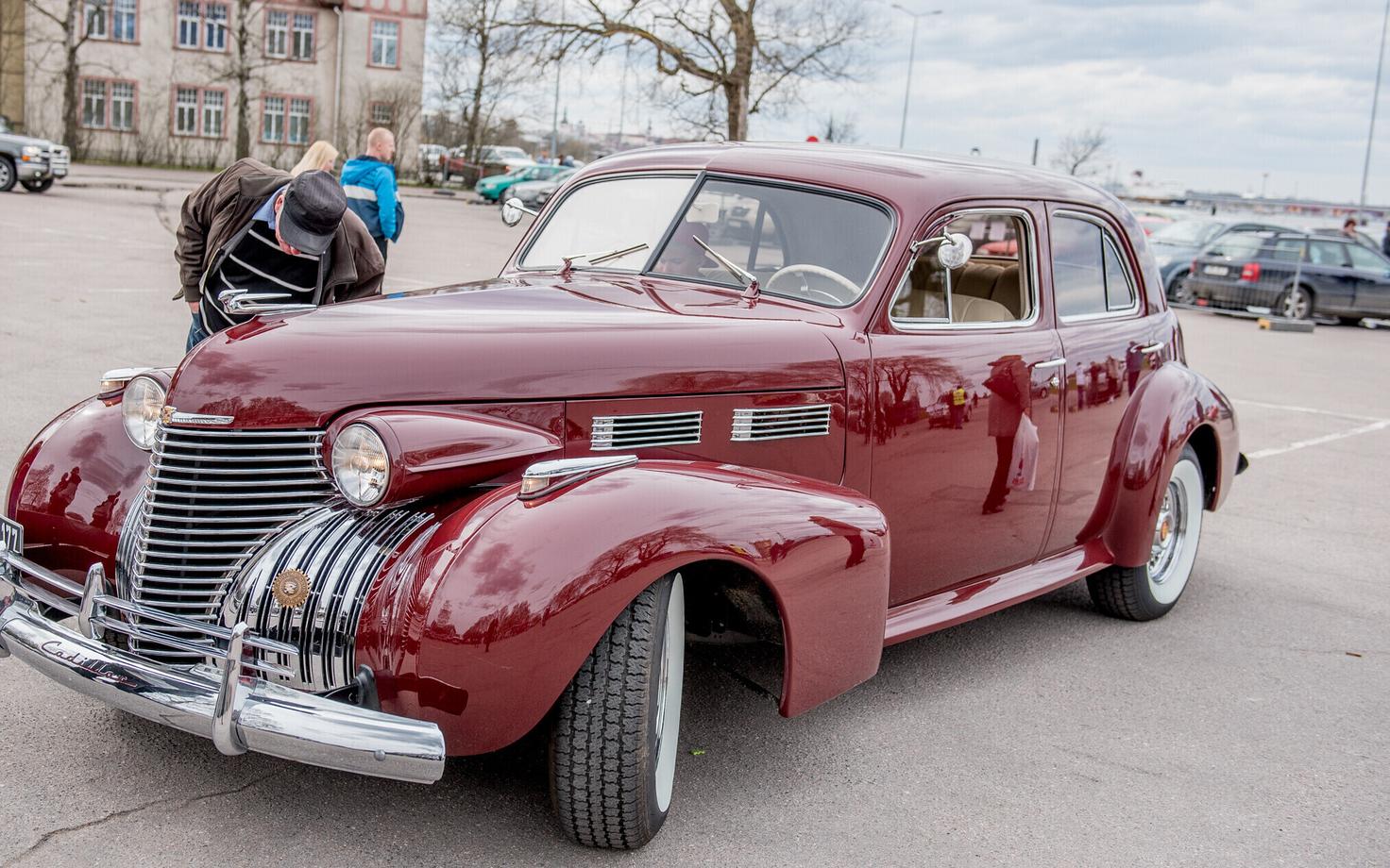 Hobiautode näitus 2015. aastal Tallinna lauluväljakul.