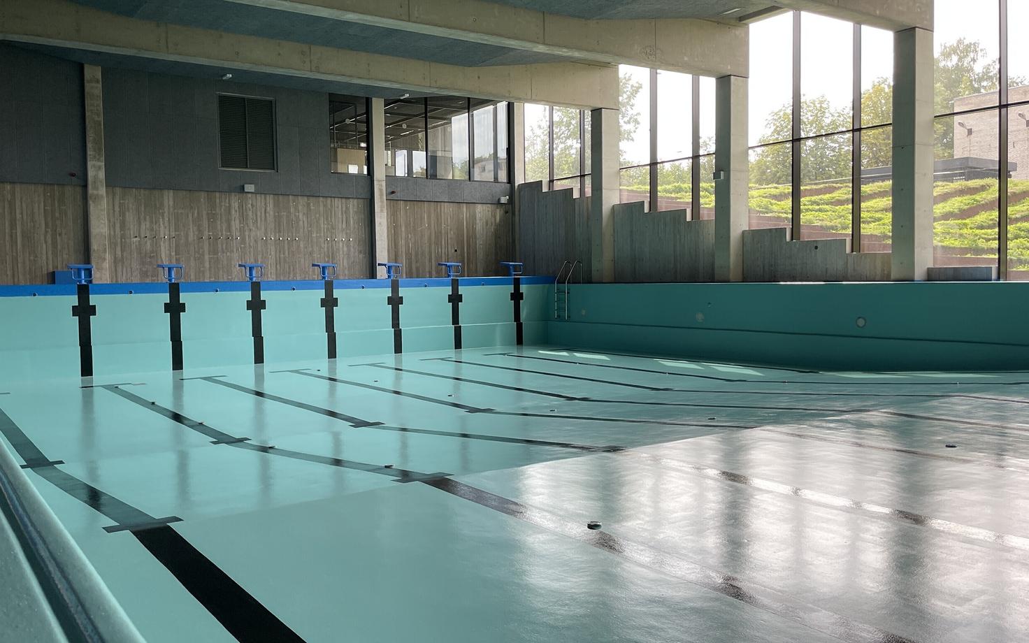 Бассейн в здании Академии МВД.