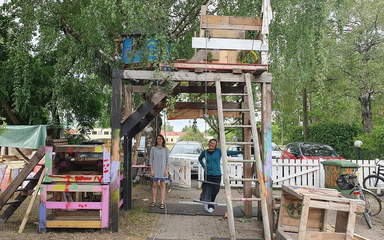 Tartus tegutseb juba aasta aega üks Eesti esimesi püsivaid kolahoove, mis kasvas välja õuelastehoiust.