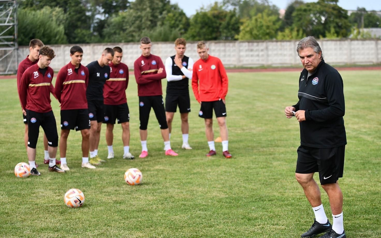 Алексей Еременко вернулся в Нарву.