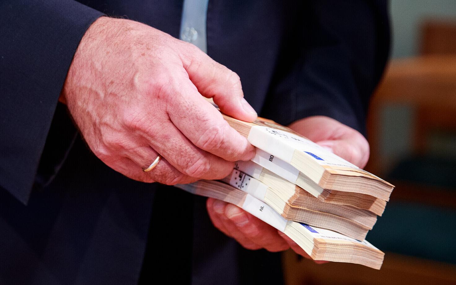 Деньги. Иллюстративная фотография.