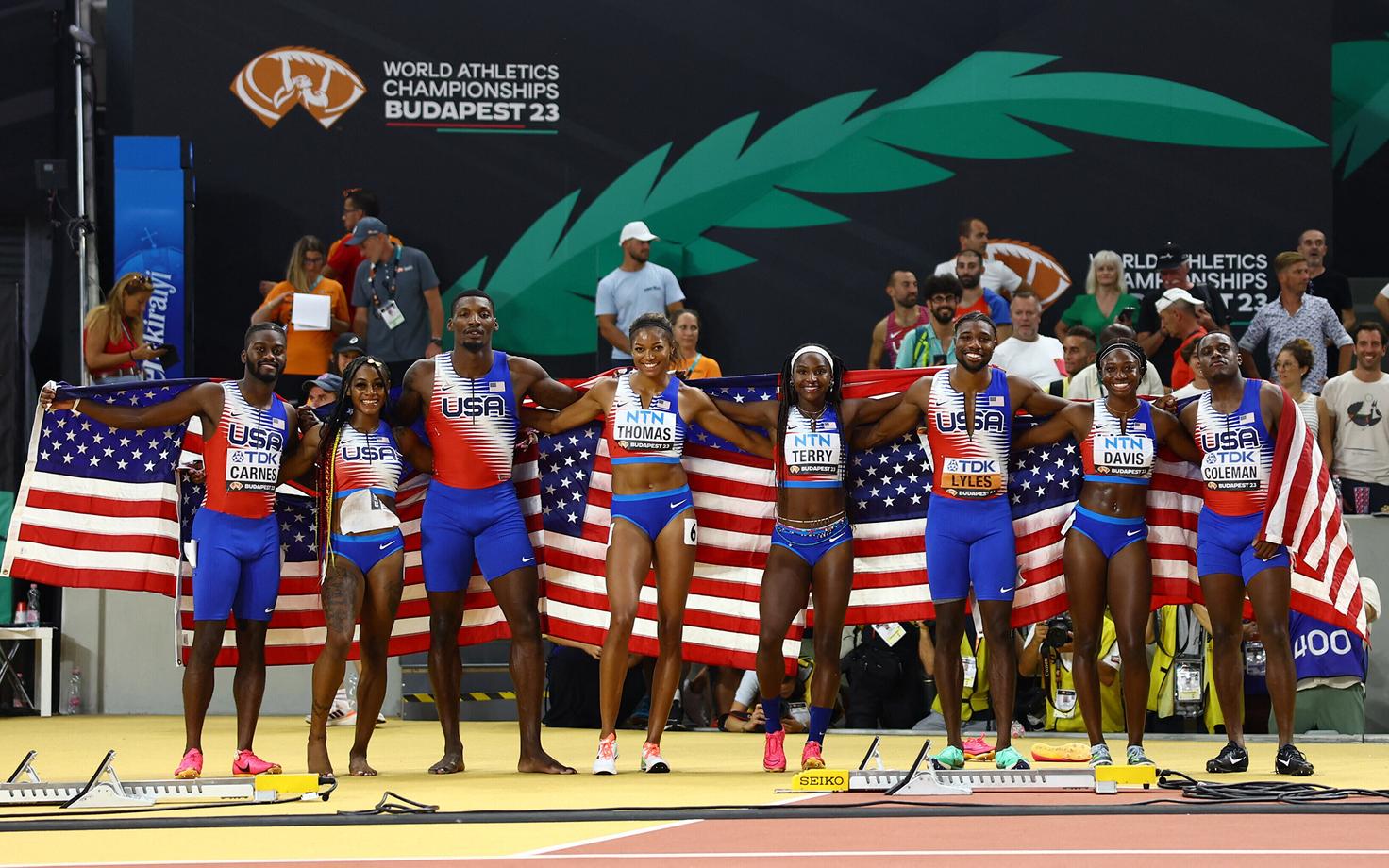 Maailmameistriks tulnud USA 4x100 m teatejooksu nelikud