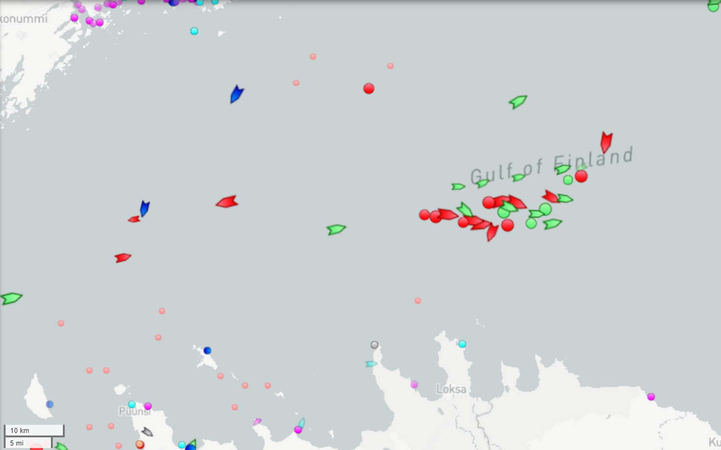 Punased täpid märgivad tankereid ja rohelised kaubalaevu.