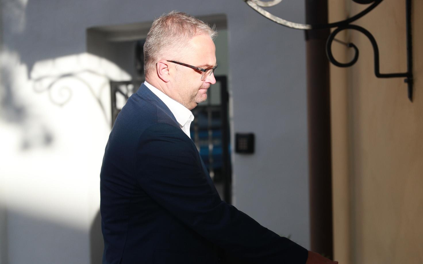 Госконтролер Янар Хольм.