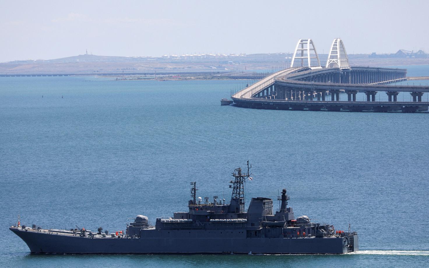 Ebaseaduslikult rajatud Kertši väina sild selle aasta juuli keskel peale Ukraina rünnakut sillale