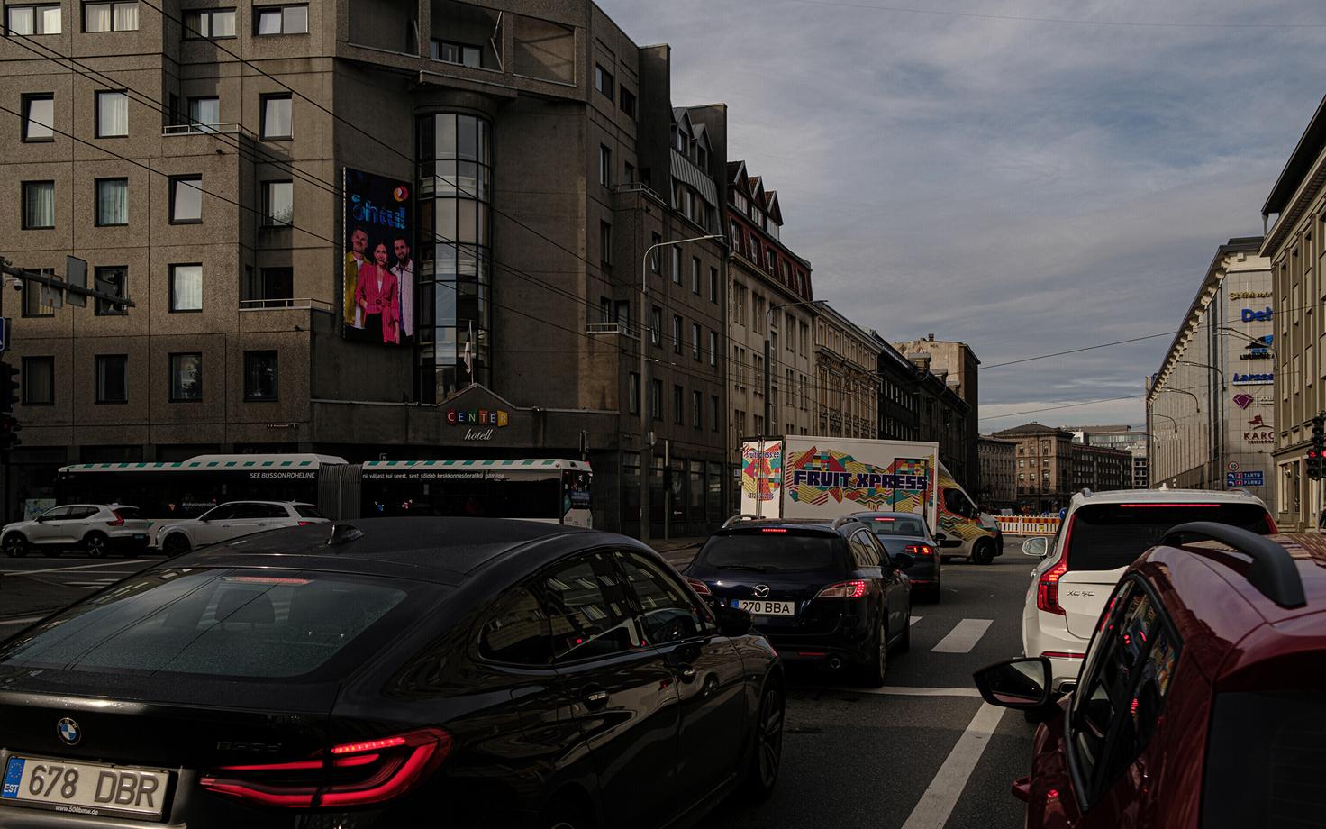 Формальная причина вотума - хаос на улицах столицы из-за многочисленных дорожных ремонтов.