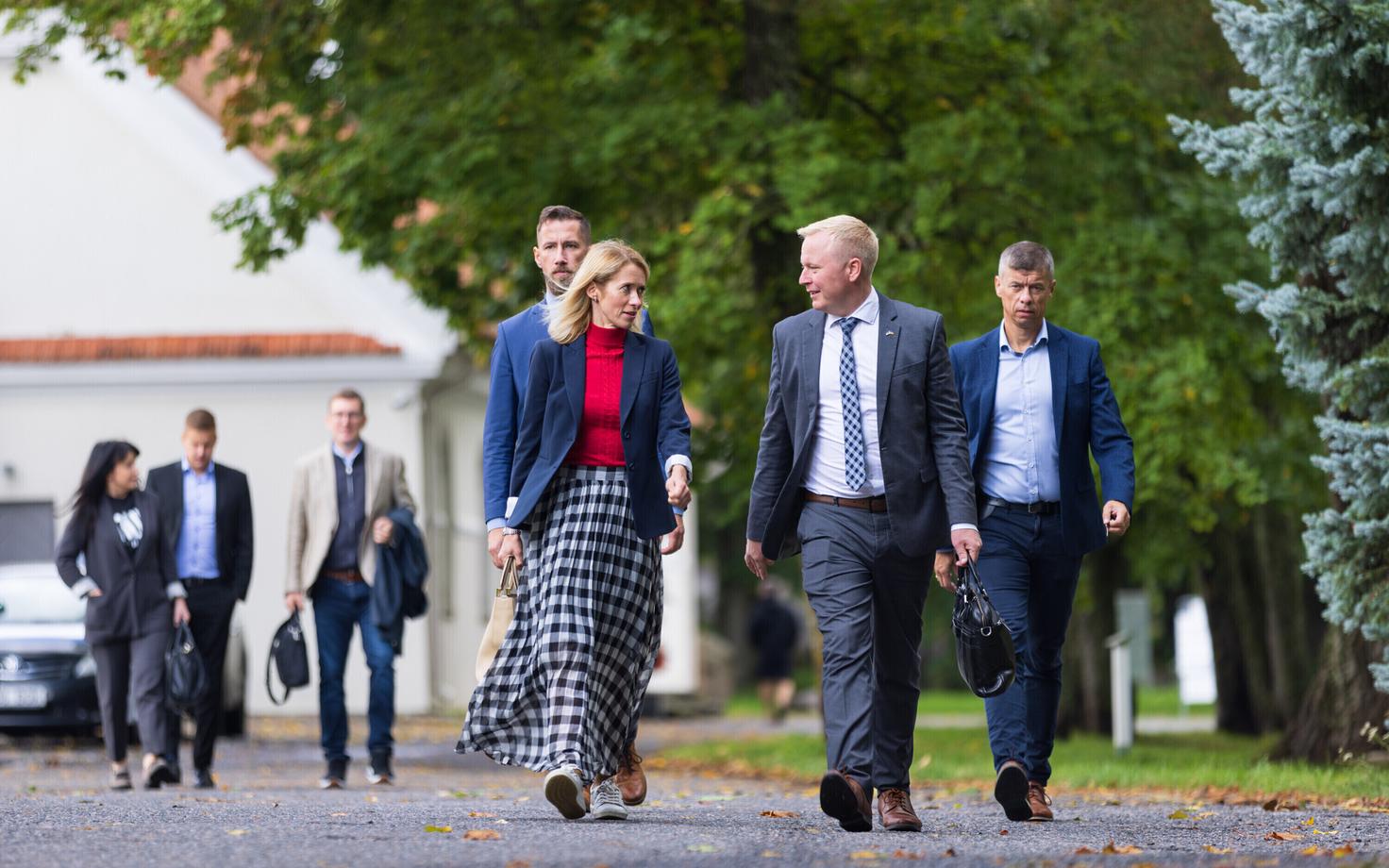 Kaja Kallas ja Mart Võrklaev 2023. aasta augustis Vihula mõisas