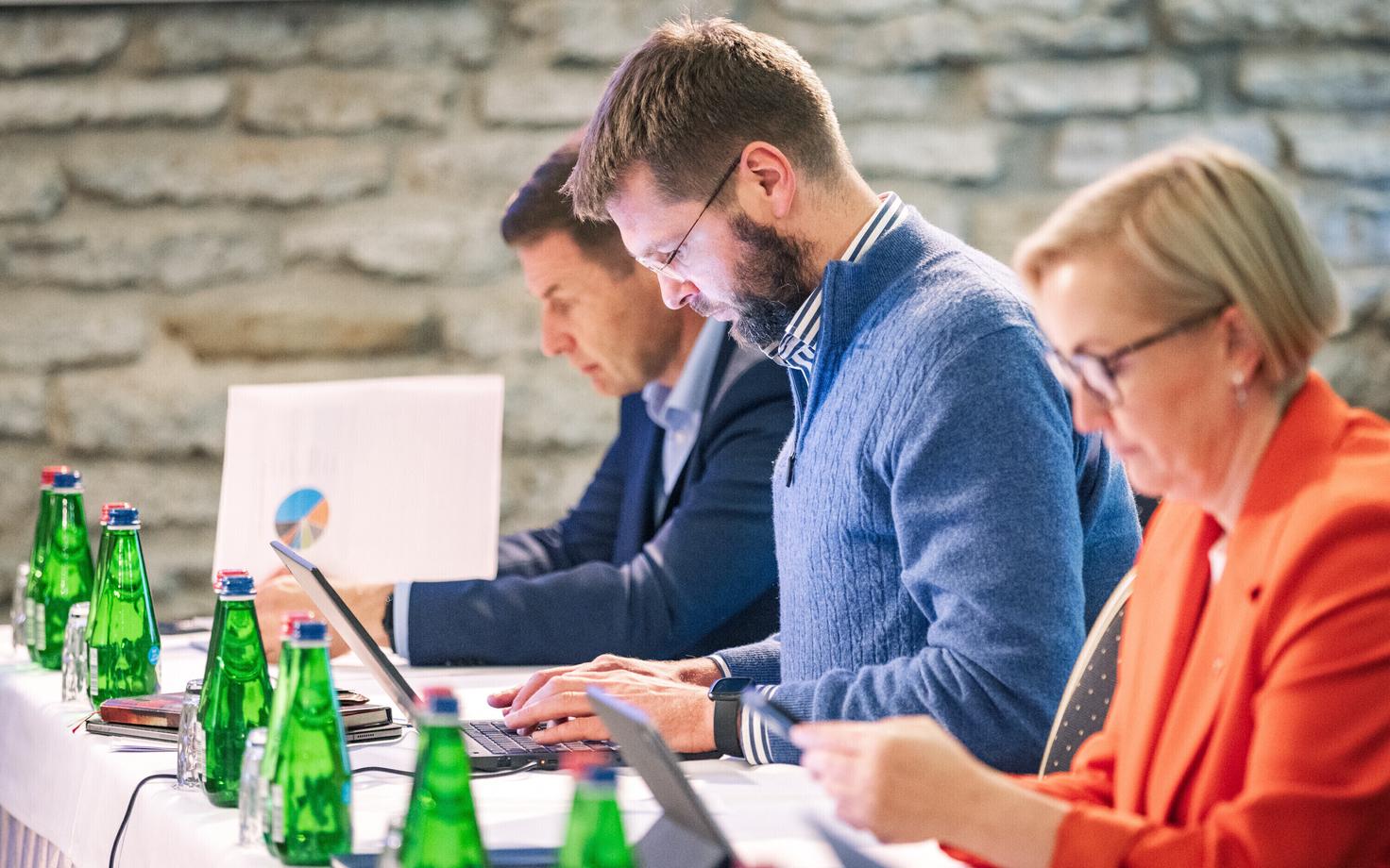 Правительство собралось на обсуждение бюджета.