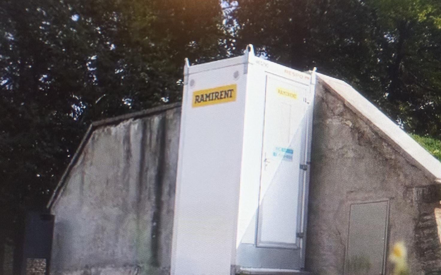 Туалет работает с 20:00 до 7:00.