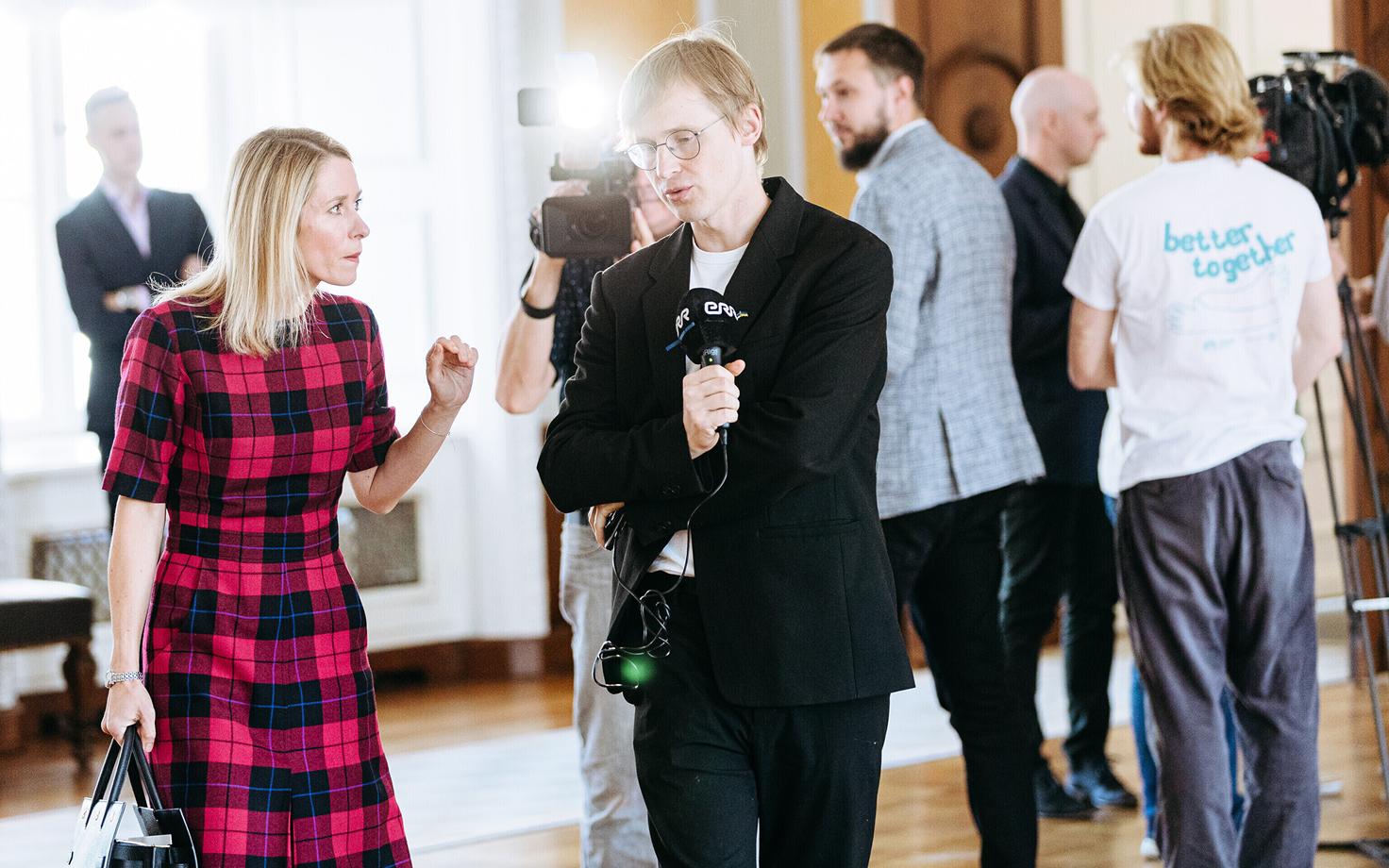 Kaja Kallas ERR-i ajakirjanikule Madis Hindrele intervjuud andmas