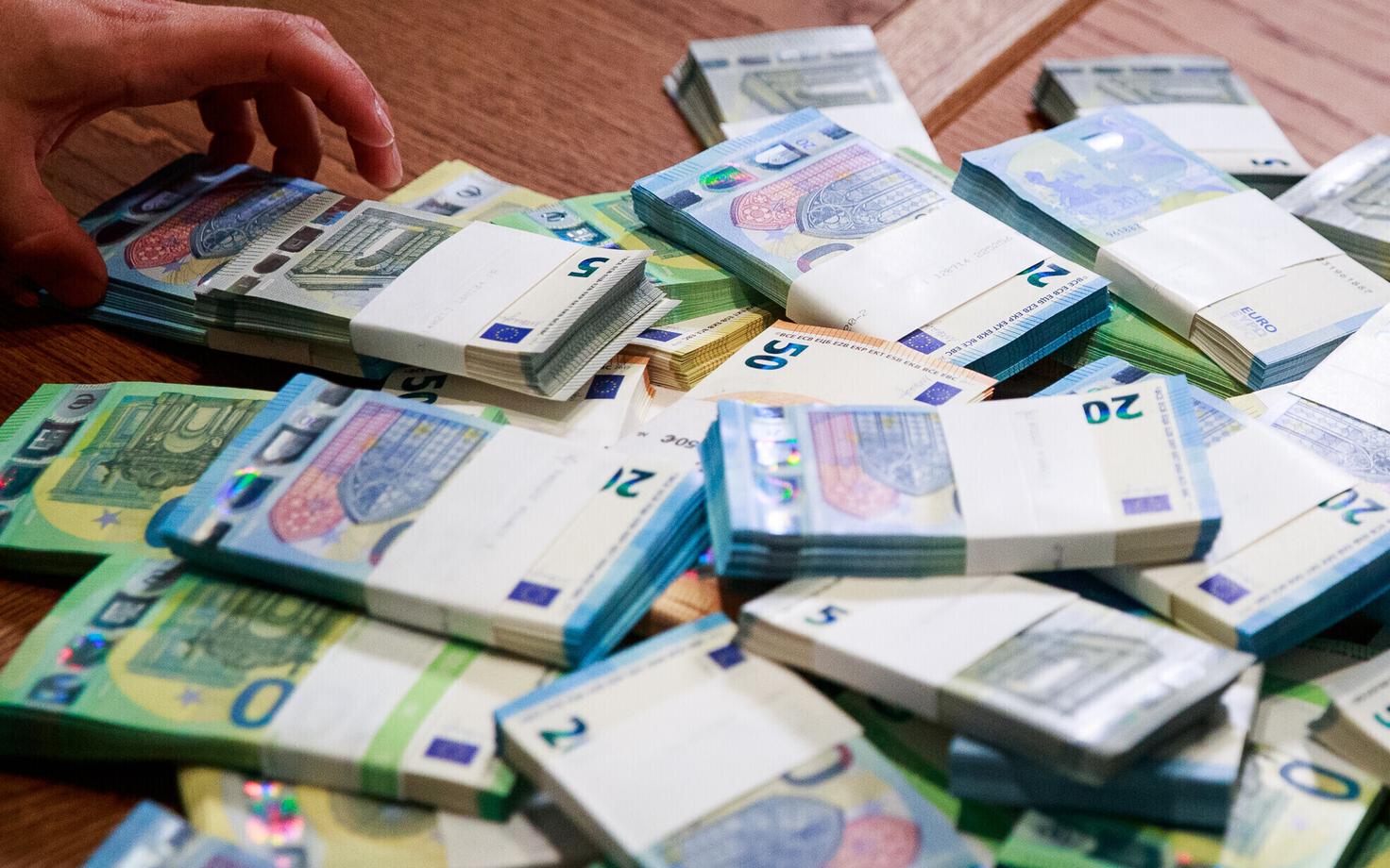 Деньги. Иллюстративная фотография.