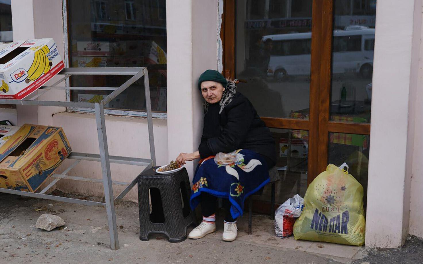 Женщина в Степанакерте.