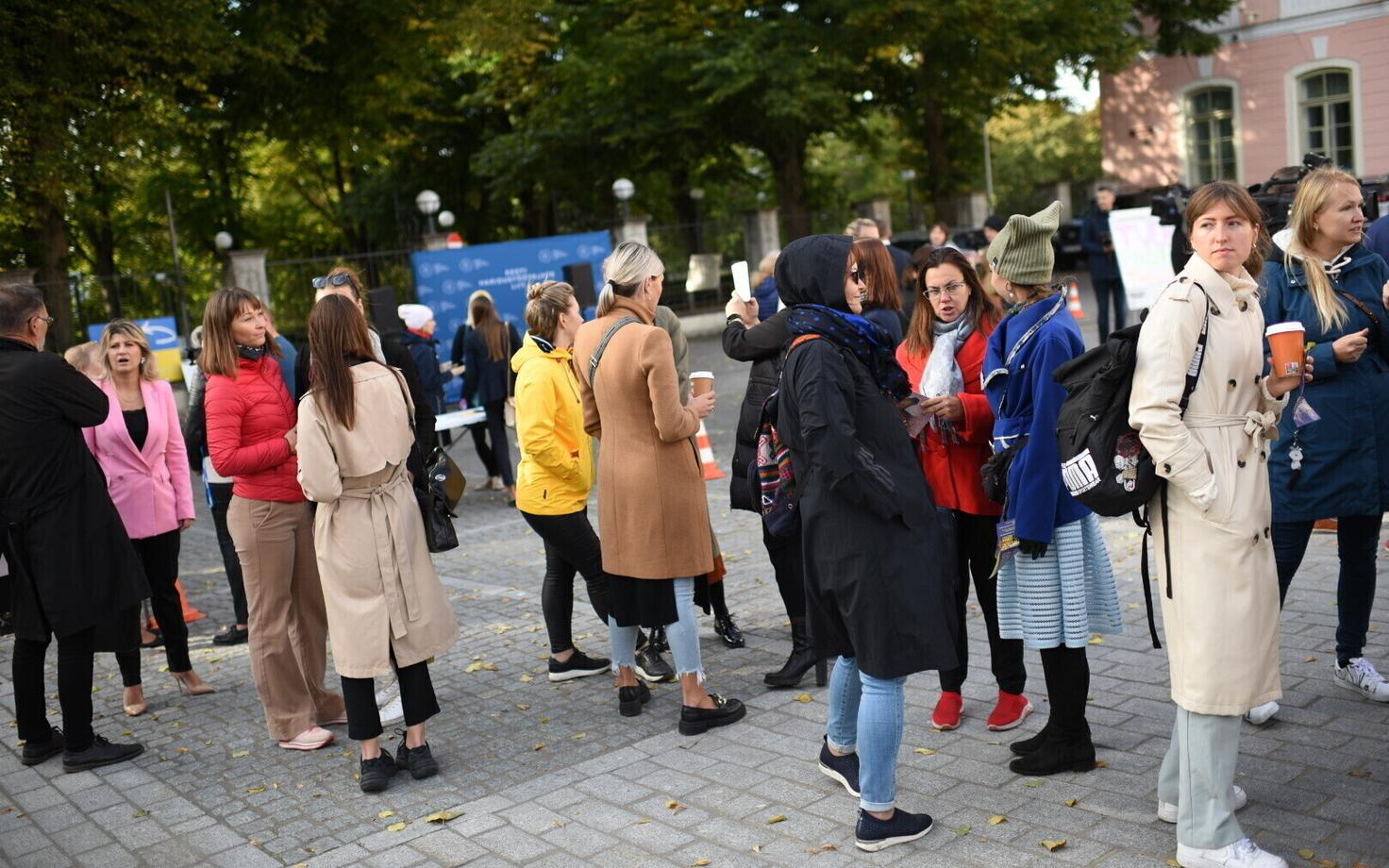 Education workers on Toompea in September 2022.