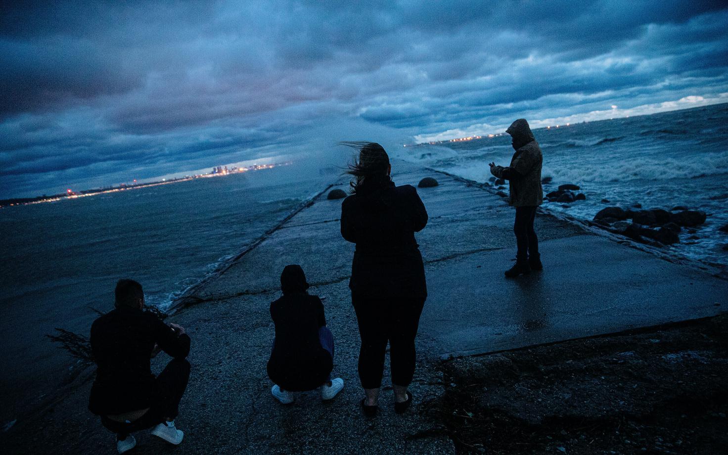 Шторм на берегу Таллиннского залива в субботу вечером.