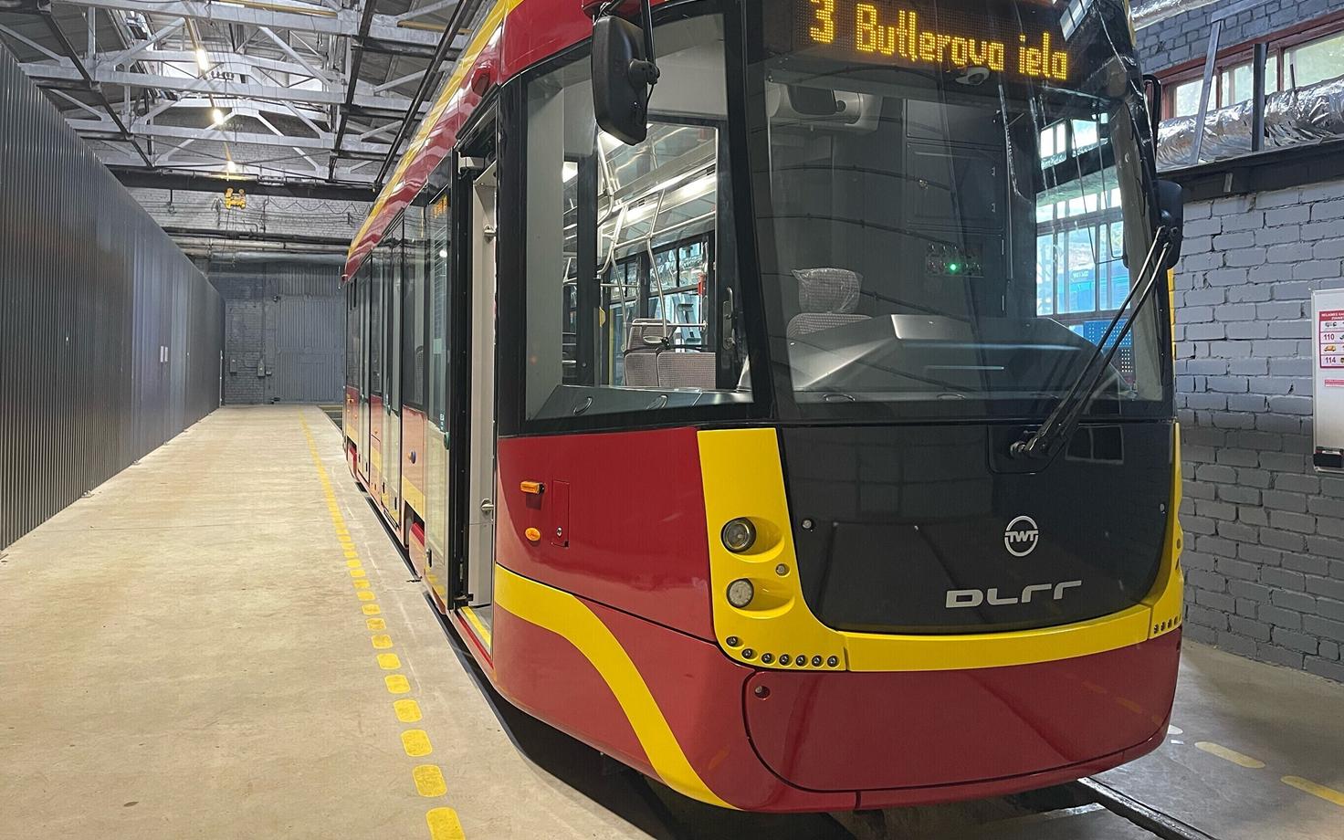 На локомотивном заводе Олега Осиновского в Латвии изготовлен первый трамвай.