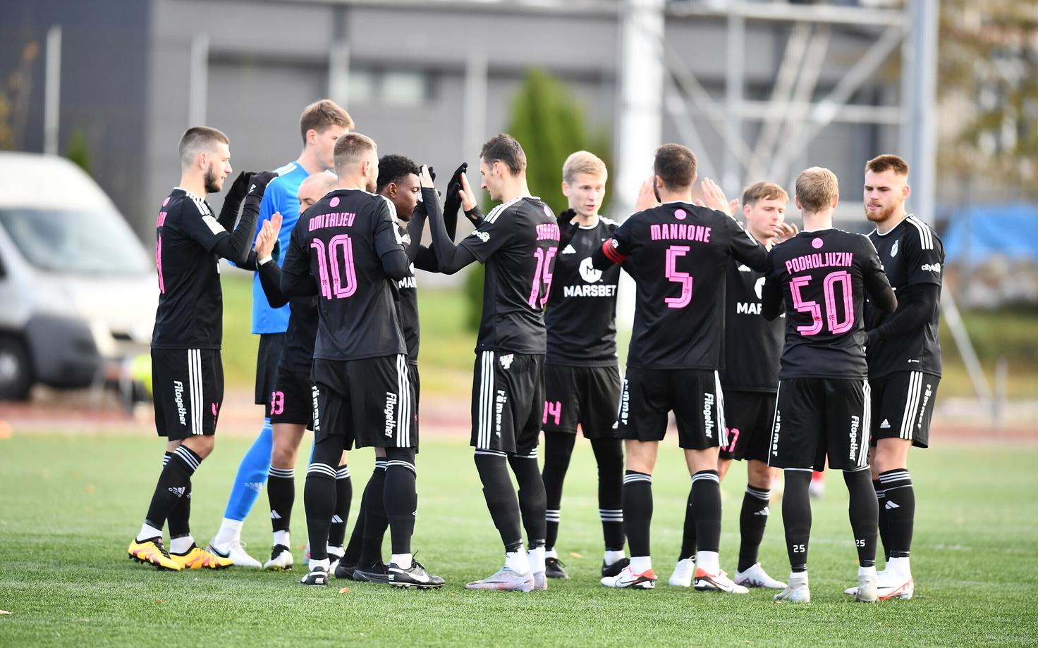 Футболисты