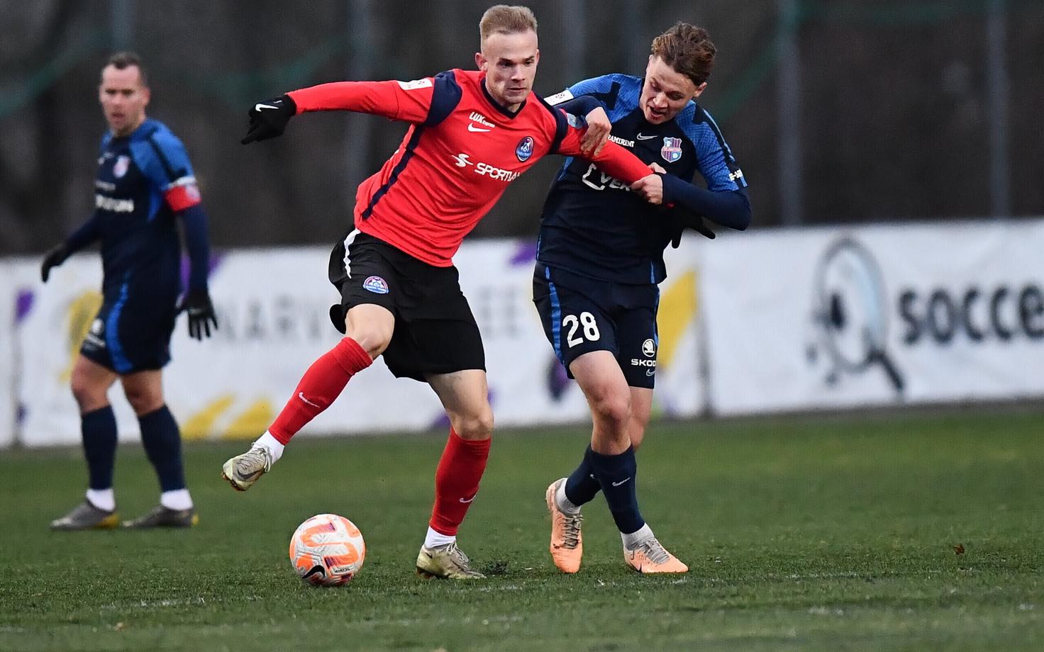 Тристан Коскор (слева) решил не оставаться в Нарве.