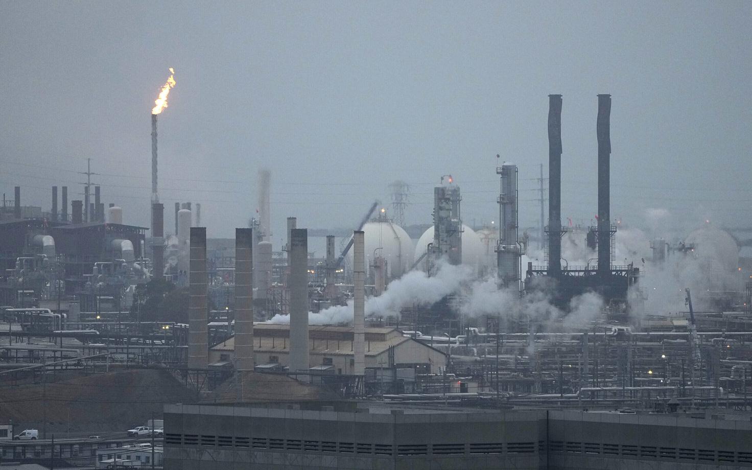 Нефтеперерабатывающий завод Chevron в Калифорнии, США.