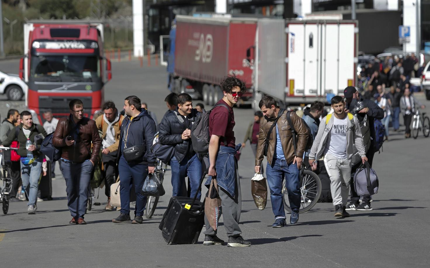 Россияне направляются в Грузию через погранпереход