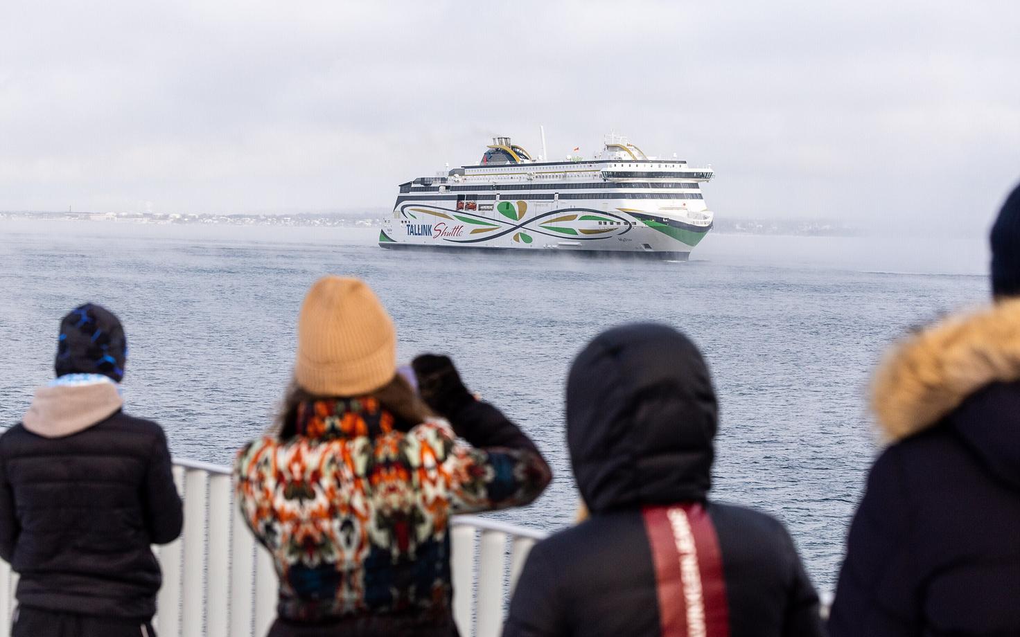 Tallink's MS MyStar arriving in Tallinn as onlookers watch.
