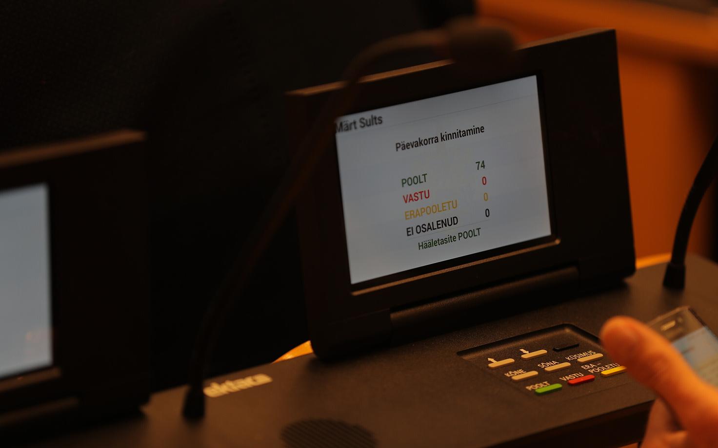 В Таллиннском горсобрании.