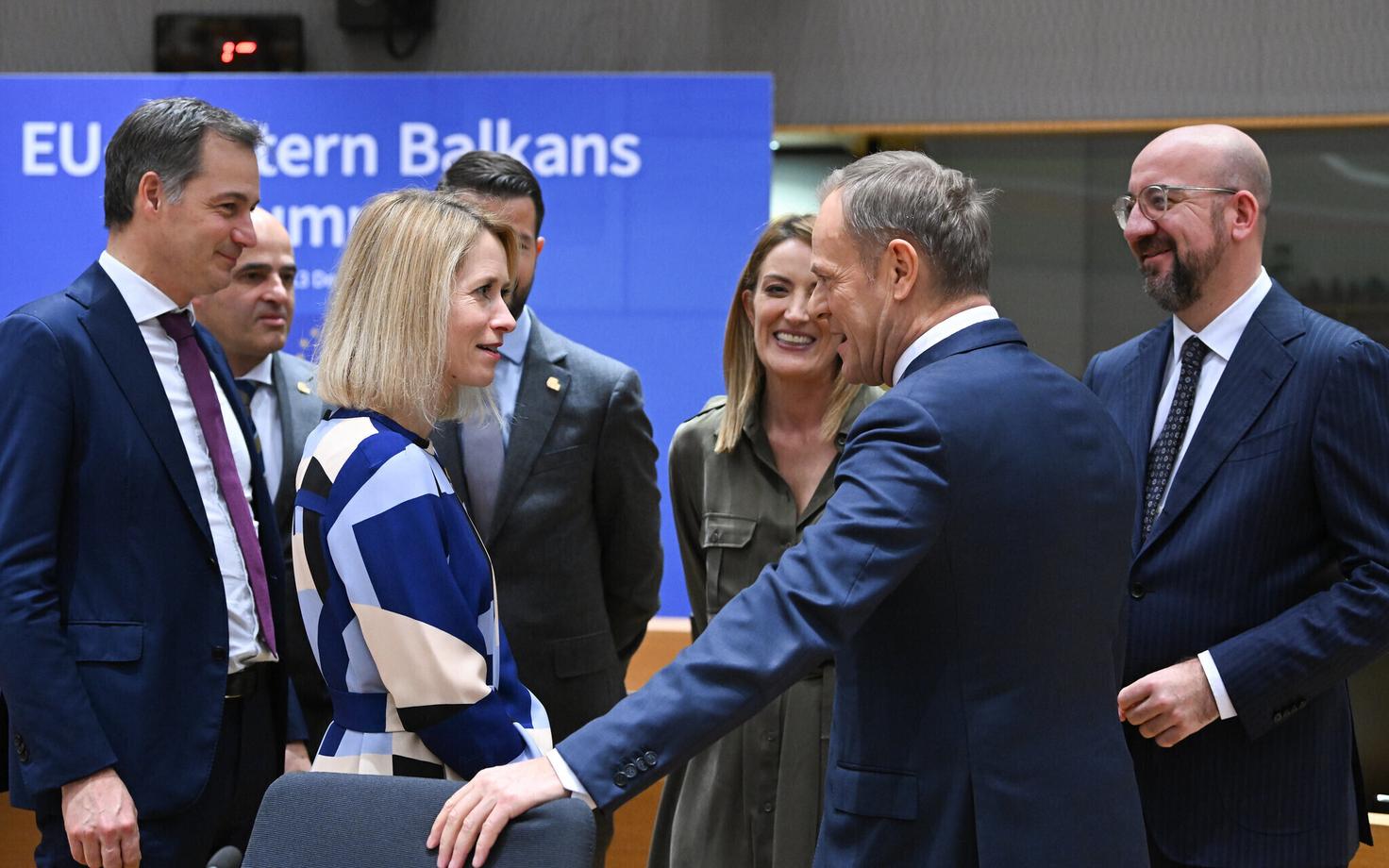 Kaja Kallas ja Donald Tusk vestlemas Euroopa Ülemkogul