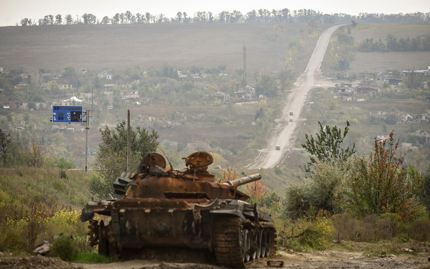 Подбитый российский танк в Харьковской области.