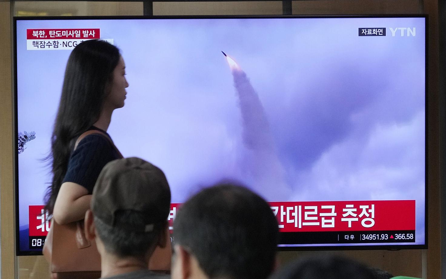 Põhja-Korea raketikatsetuse ülekanne Lõuna-korea telekanalis.