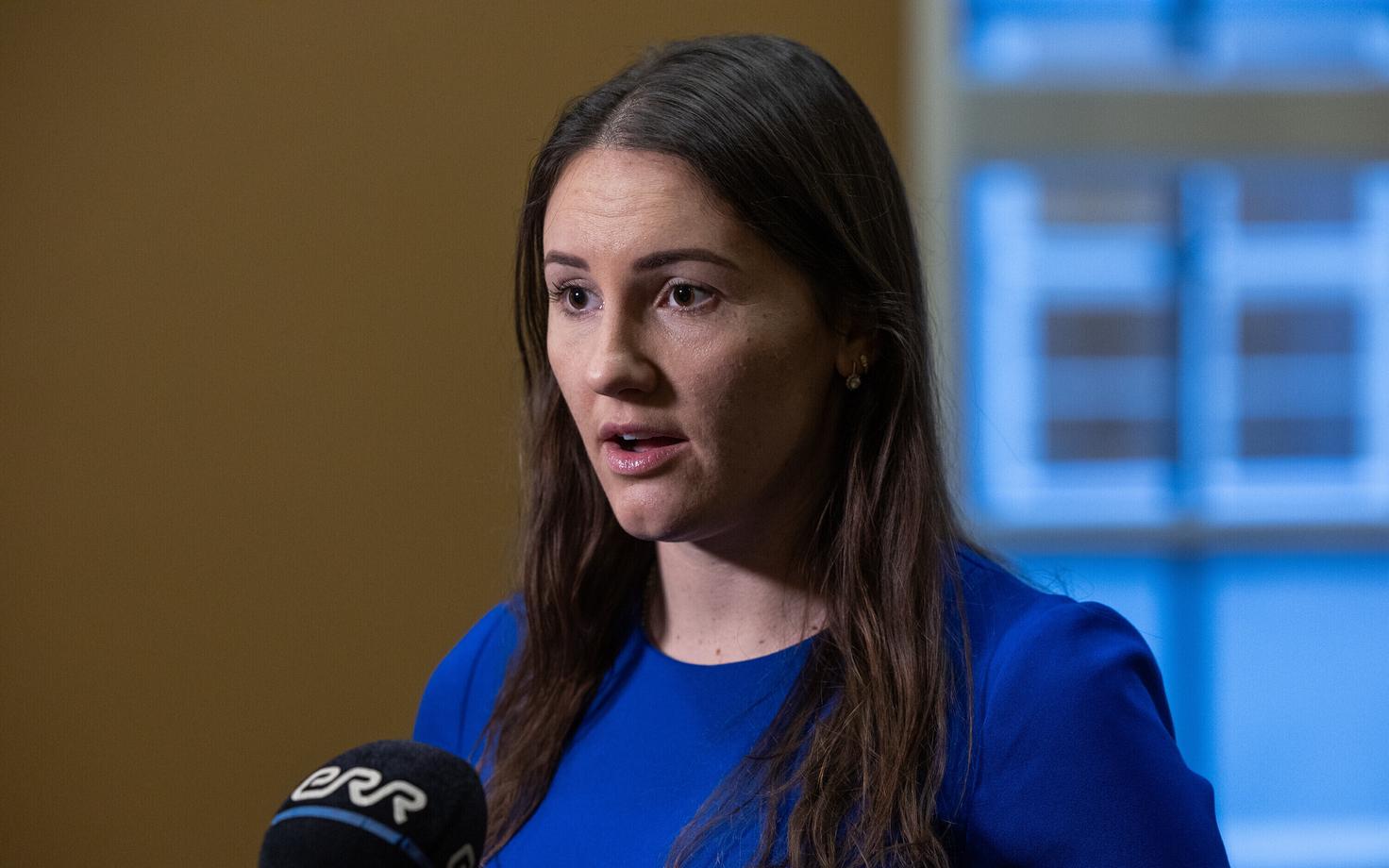 Эстер Карузе.