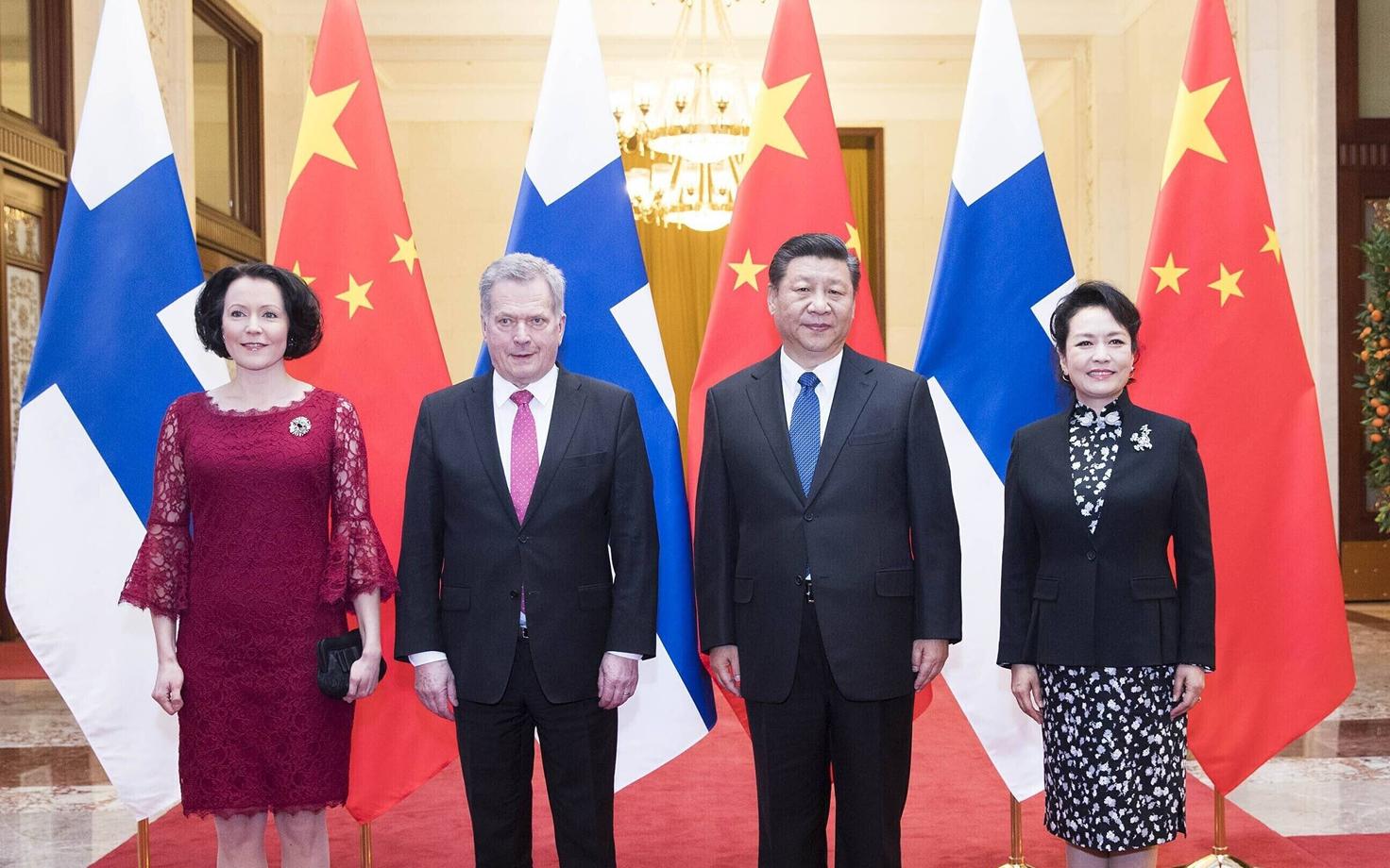 Президент Финляндии Саули Ниинистё и президент Китая Си Цзиньпин с супругами в Пекине в 2019 году.