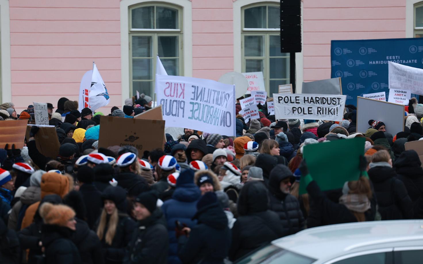 Пикет учителей на Тоомпеа.
