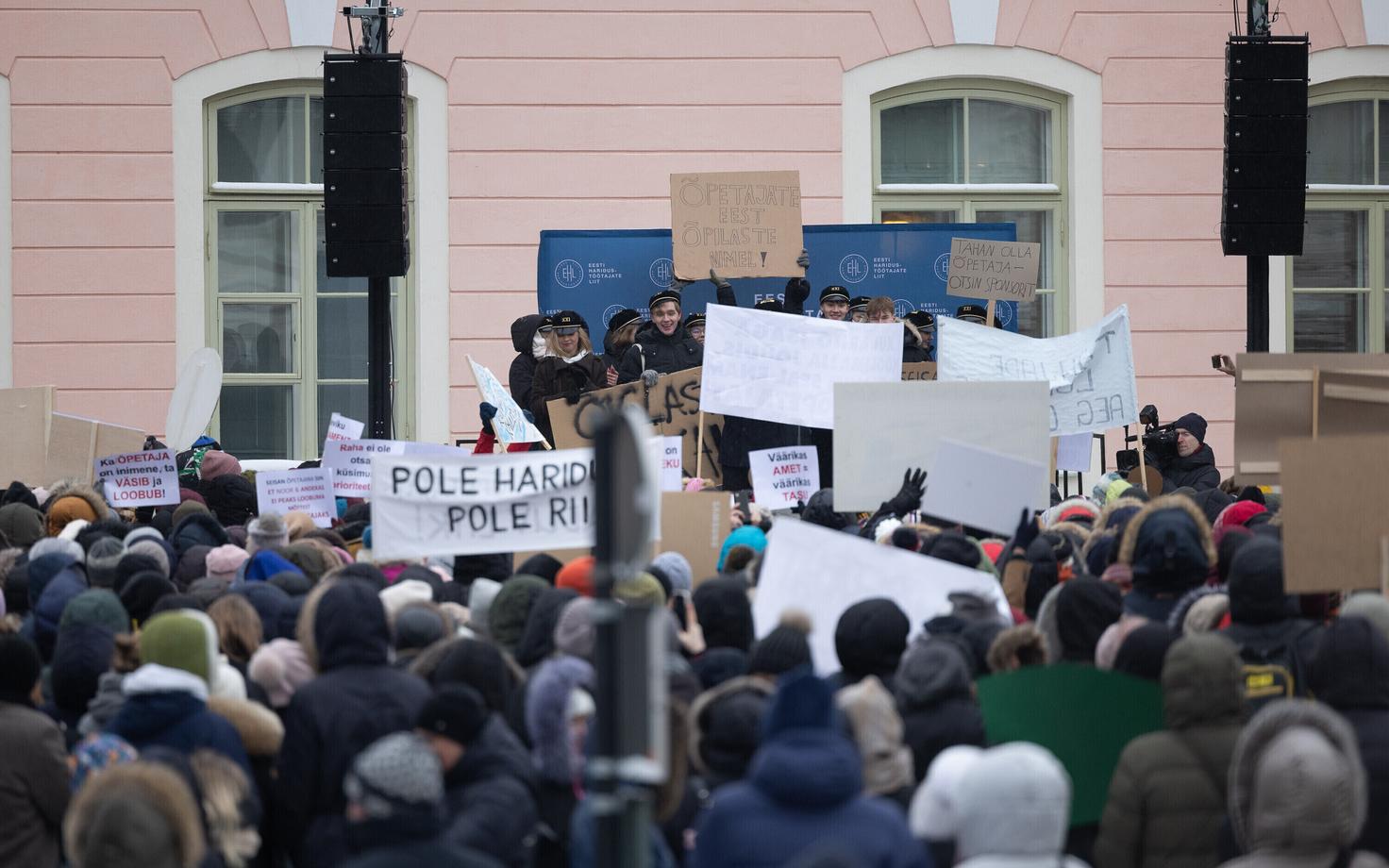 Õpetajate meeleavaldus Toompeal