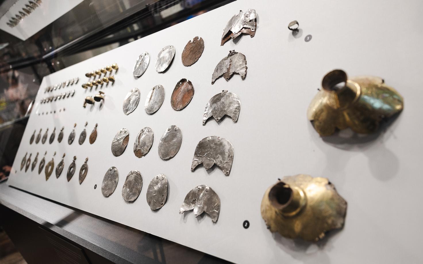 Confiscated Ukrainian treasure found at the Estonian border was handed over to Ukraine on January 23, and is on display in Tallinn until January 28 in the