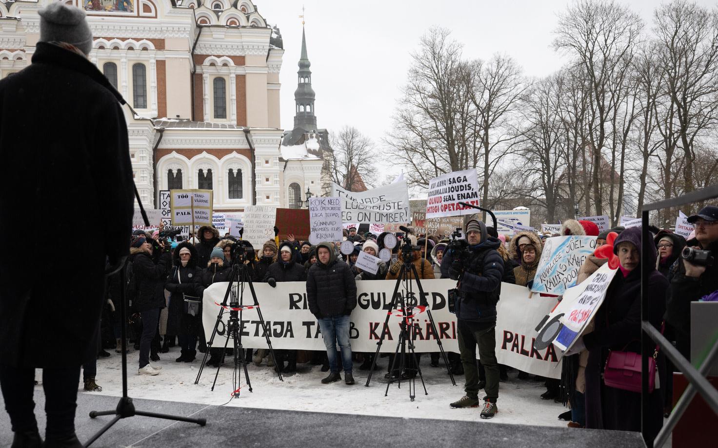 Teachers protesting on Toompea Hill in Tallinn on day one of Estonia's nationwide teachers' strike on Monday. January 22, 2024.