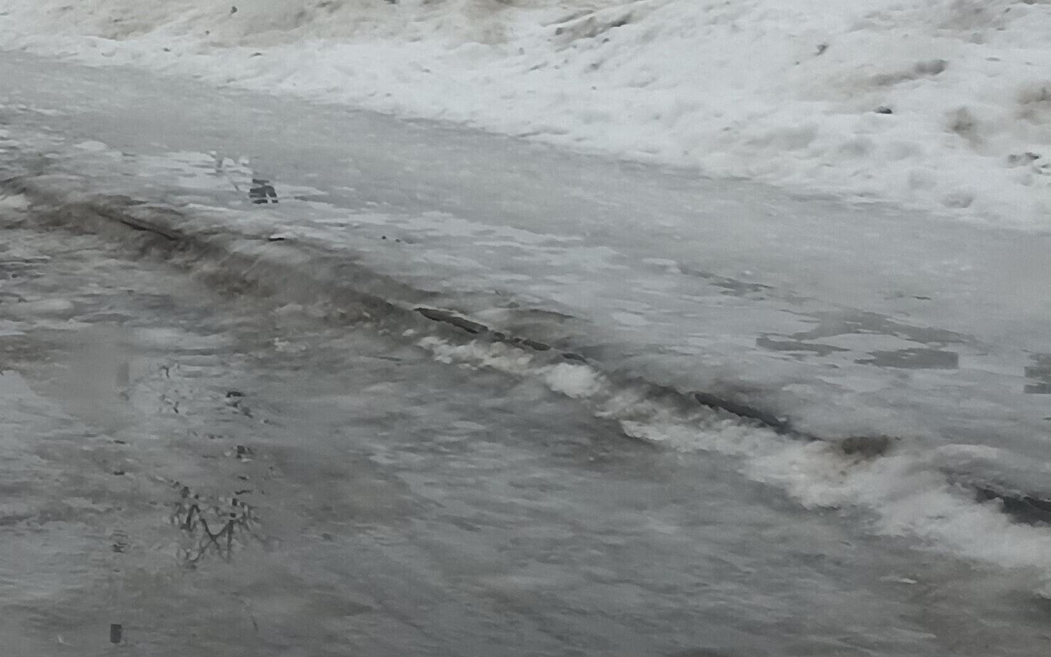 На дорогах скользко.