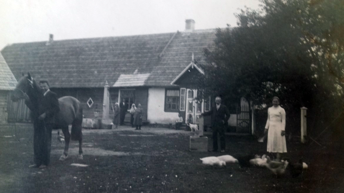 Ennistatud küla talu 1920. aastatel.