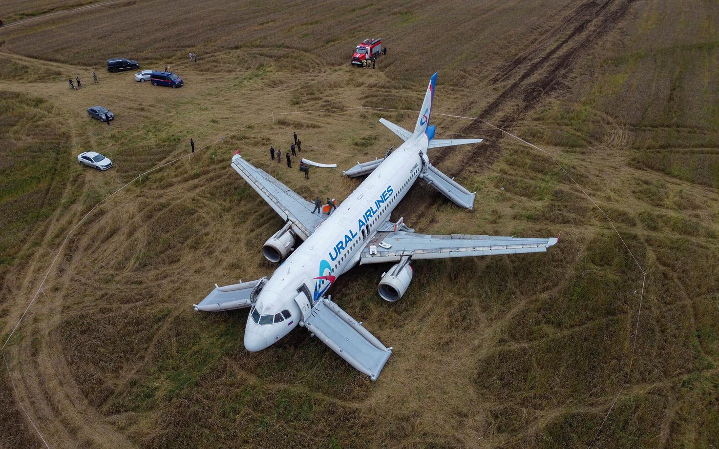 Urals Airlines'i hädamaandumise teinud lennuk.