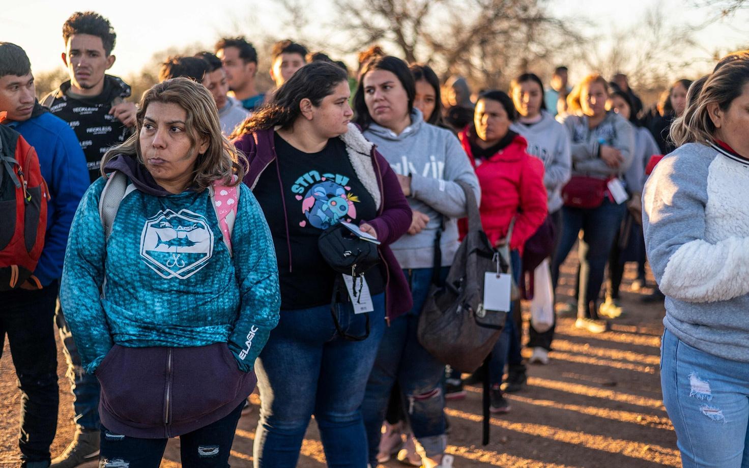 Группа мигрантов возле Игл-Пасс, штат Техас, 4 февраля.