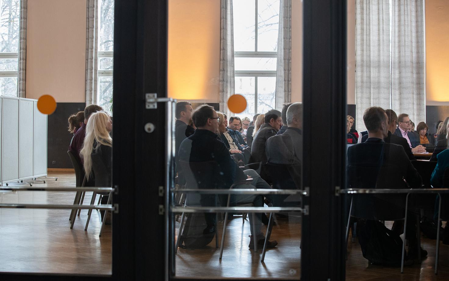 Переговоры по долгосрочному соглашению с учителями.