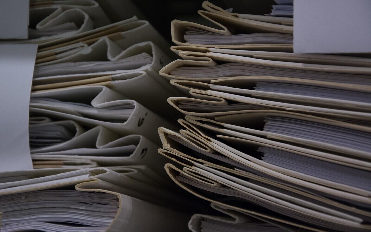 Папки с документами. Иллюстративная фотография.