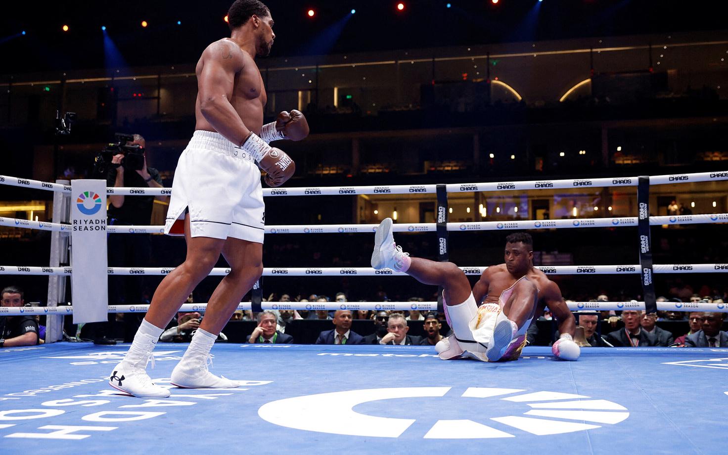 Anthony Joshua ja Francis Ngannou