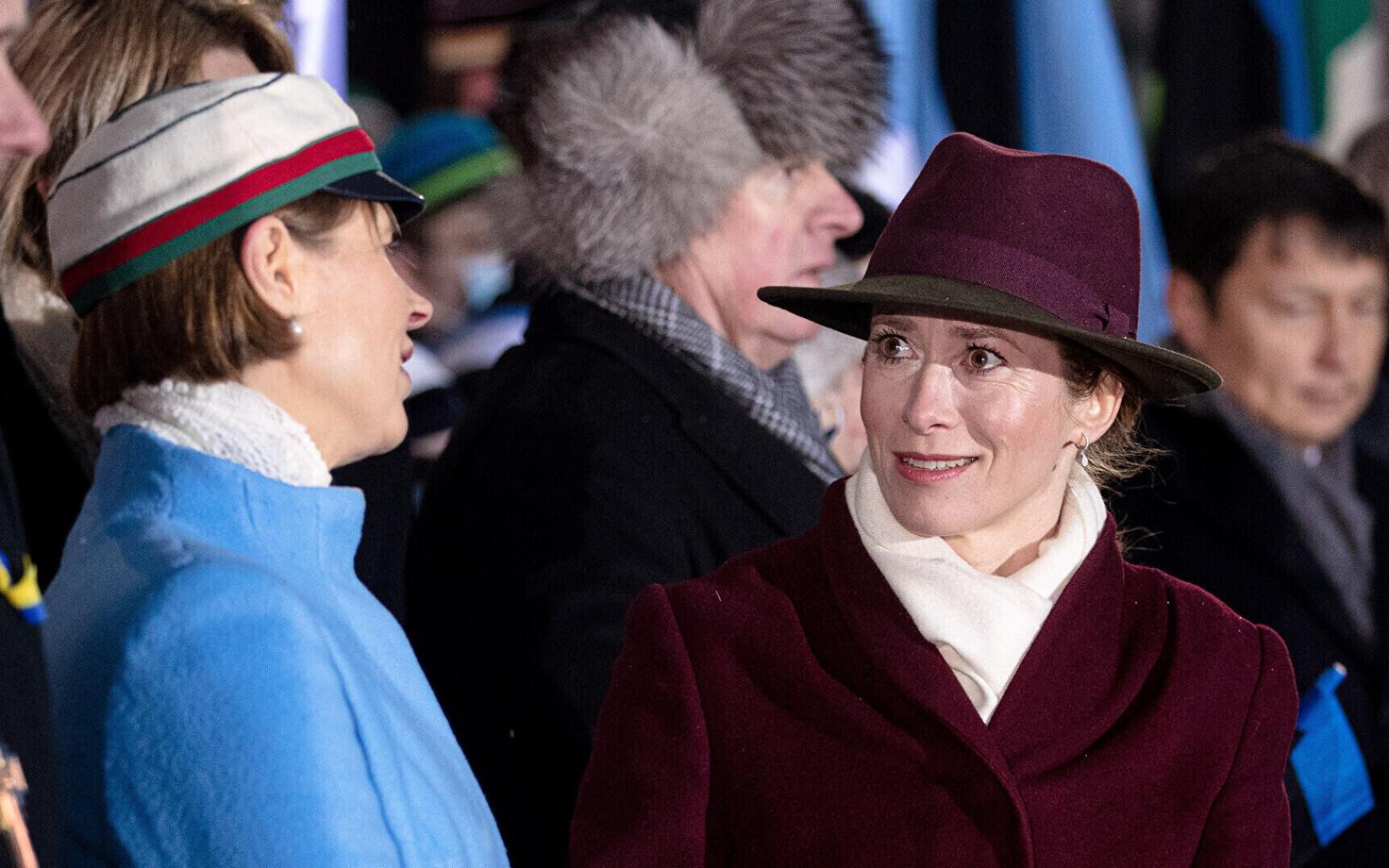 Kersti Kaljulaid ja Kaja Kallas, taustal samuti sisenemiskeelu saanud justiitsminister Kalle Laanet.