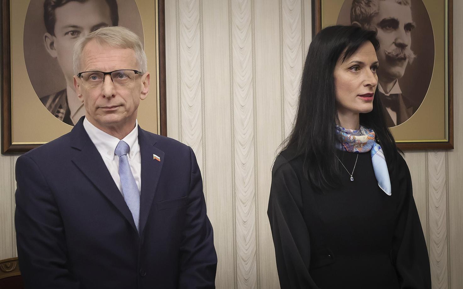 Ametist lahkuv Bulgaaria peaminister Nikolay Denkov ja GERB-i kandidaat peaministri ametikohale Mariya Gabriel.