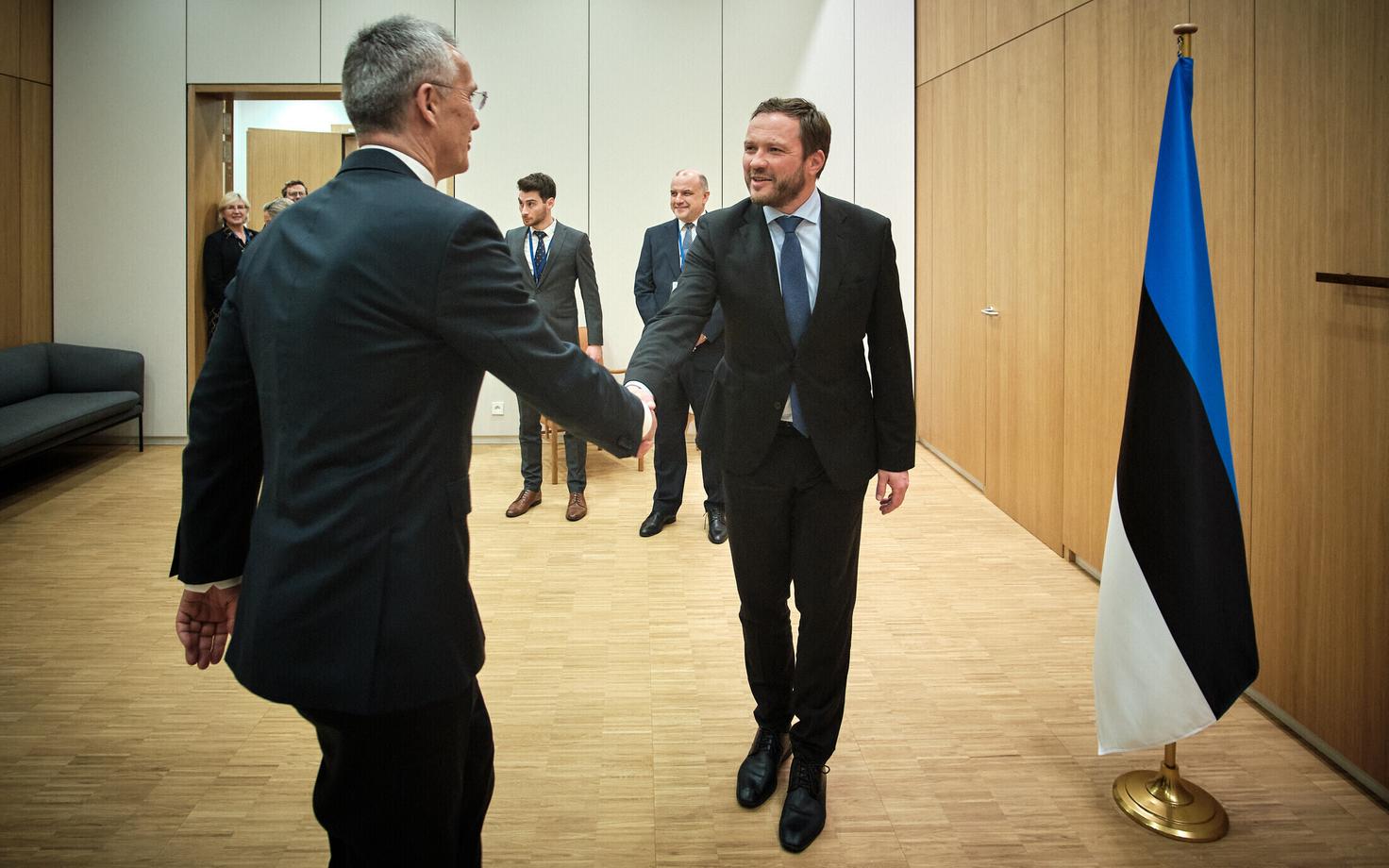 Välisminister Margus Tsahkna mullu mais tervitamas Tallinna saabunud NATO praegust peasekretäri Jens Stoltenbergi.
