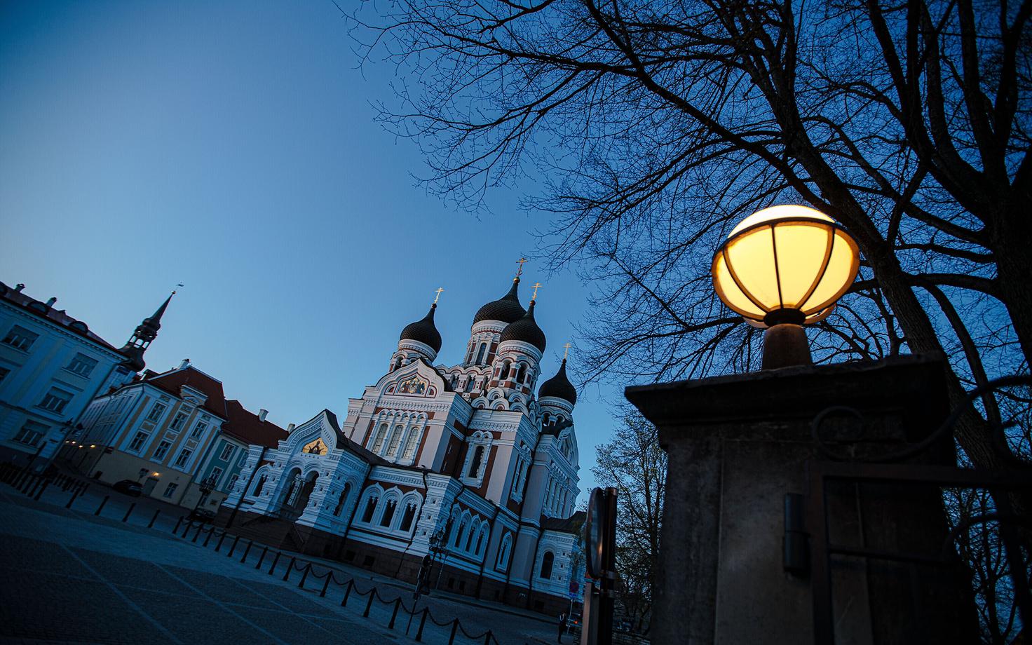 Aleksander Nevski katedraal on küll ka siinse kirikupea kirik, aga allub põhikirja järgi otse sõjaõhutajast Vene kirikupeale Kirillile.