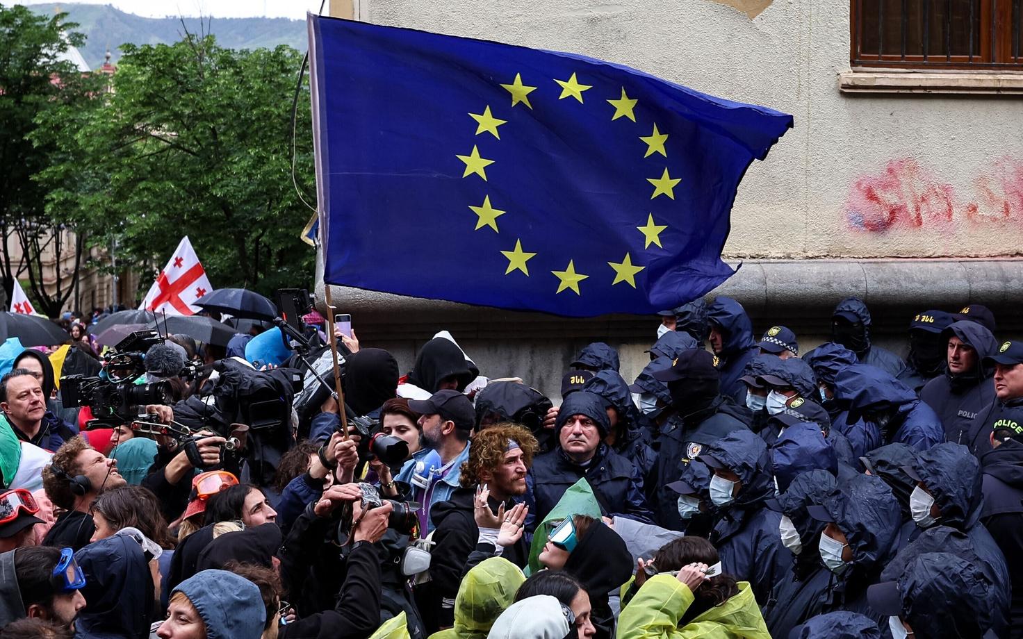 В Грузии продолжаются акции протеста.