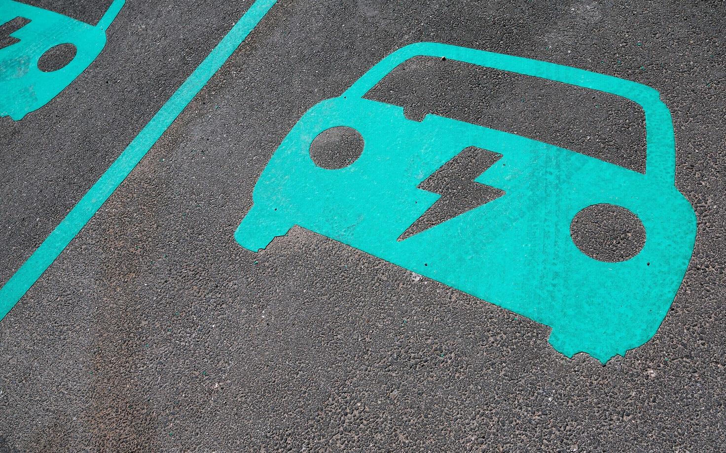 Пункт зарядки электромобилей. Иллюстративная фотография.