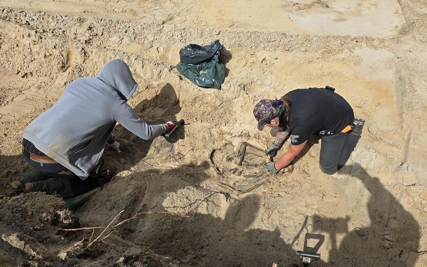 Извлечение останков в Техумарди.