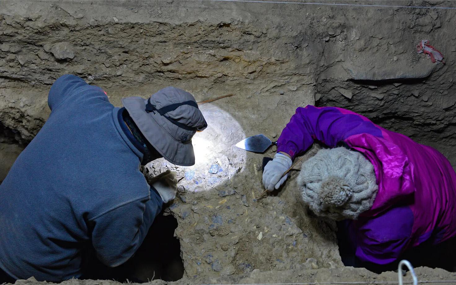 Arheoloogid tegid väljakaevamisi Baishija koopas, kust oli leidnud buda munk varem denislase lõualuu.